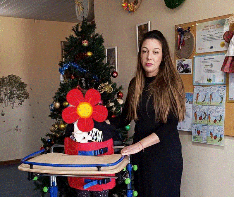 Kefalonia dona una silla de ruedas muy especial